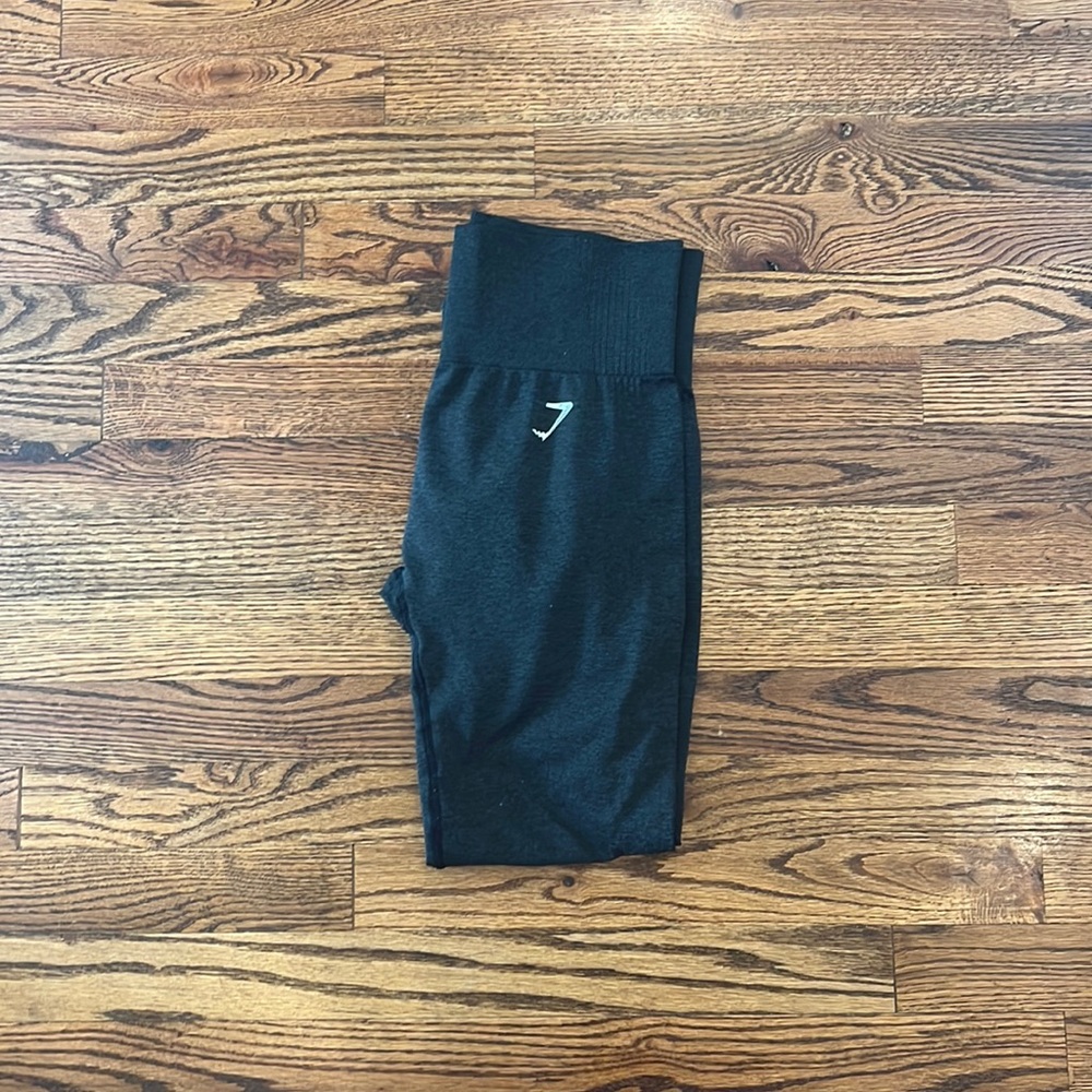 Gym shark leggings